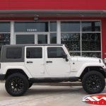 2014 White Sport JK Jeep 2.5″ Rough Country lift 20x9 Moto Metal MO 962 gloss black 305/55R20 Nitto Terra Grappler tires