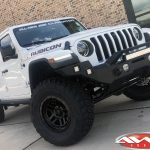 2020 White Rubicon JT Gladiator 2.5" Rough Country Suspension spacer lift kit 17x9 XD Series 140 wheels satin black 35" tires