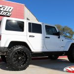 2018 White Rubicon JK Jeep 3.5″ Rough Country lift 20x12 Moto Metal MO 962 gloss black 35x12.50R20 Nitto Mud Grappler tires