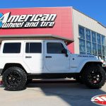 2018 White Rubicon JK Jeep 3.5″ Rough Country lift 20x12 Moto Metal MO 962 gloss black 35x12.50R20 Nitto Mud Grappler tires