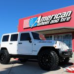 2018 White Rubicon JK Jeep 3.5″ Rough Country lift 20x12 Moto Metal MO 962 gloss black 35x12.50R20 Nitto Mud Grappler tires