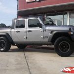 2020 Silver JT Gladiator 2.5″ Rough Country lift 18" Fuel D551 "Trophy" wheels matte black lip 35" Nitto Ridge Grappler tires