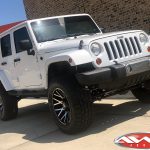 White Sport JK Jeep 4″ Rough Country lift 20x10 Dropstar 654 wheels gloss black machined 35" Toyo Open Country AT II tires