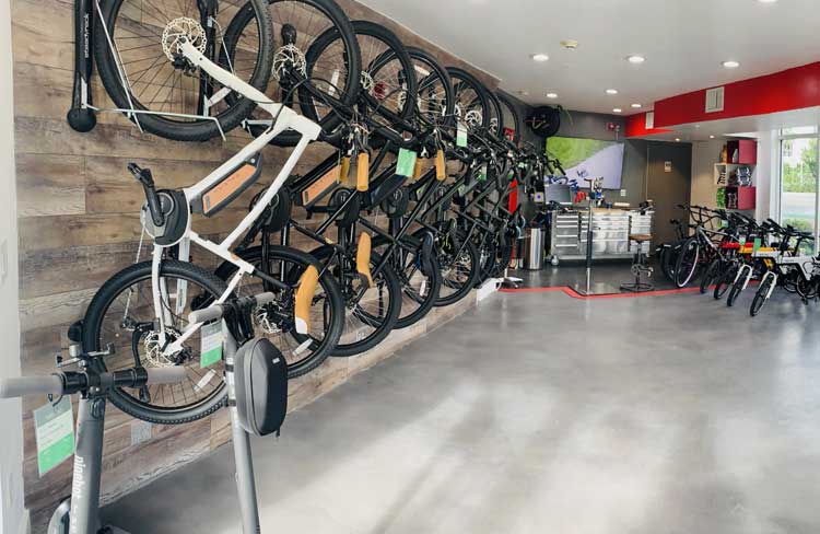 vene-rides-front-store02