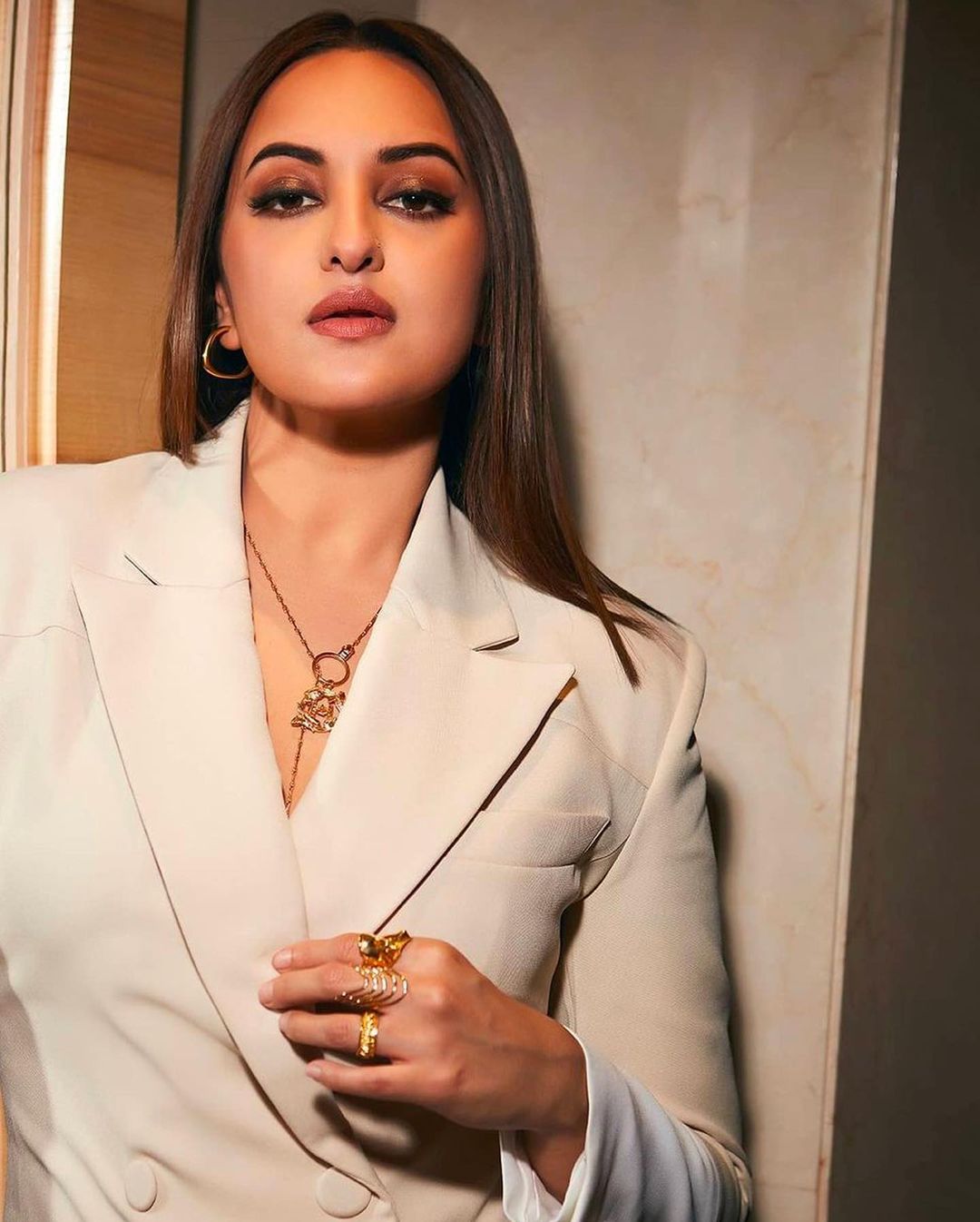 Sonakshi Sinha in Outhouse Jewellery Celebrity Pendant