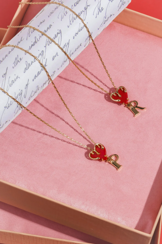 romantic-necklace-for-date-night