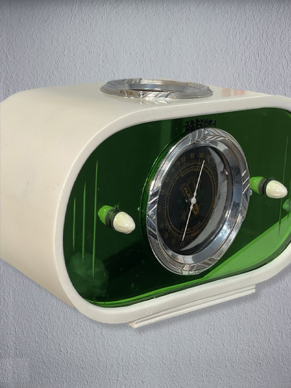 Cord 'Zephyr' Mirror Radio Specifications