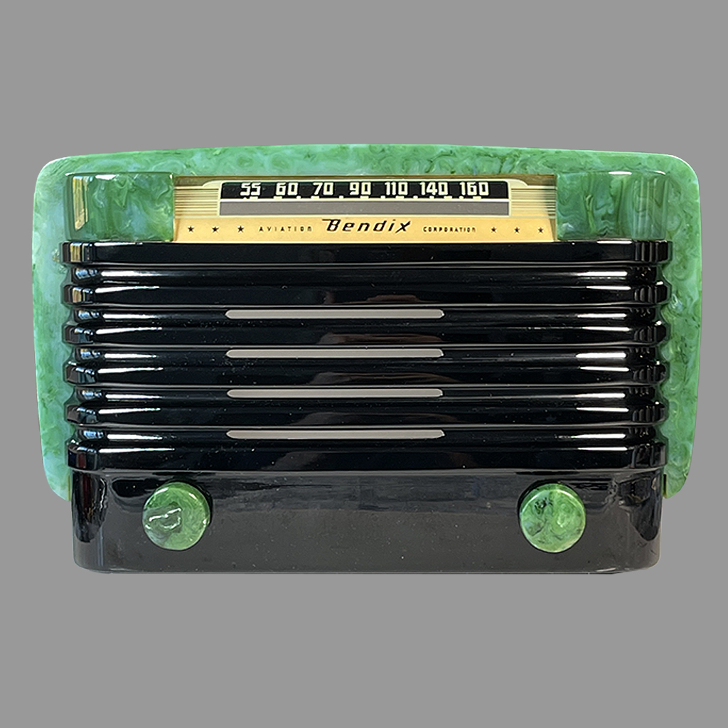 Cosmetically Restored Bendiox 526C Catalin Radio