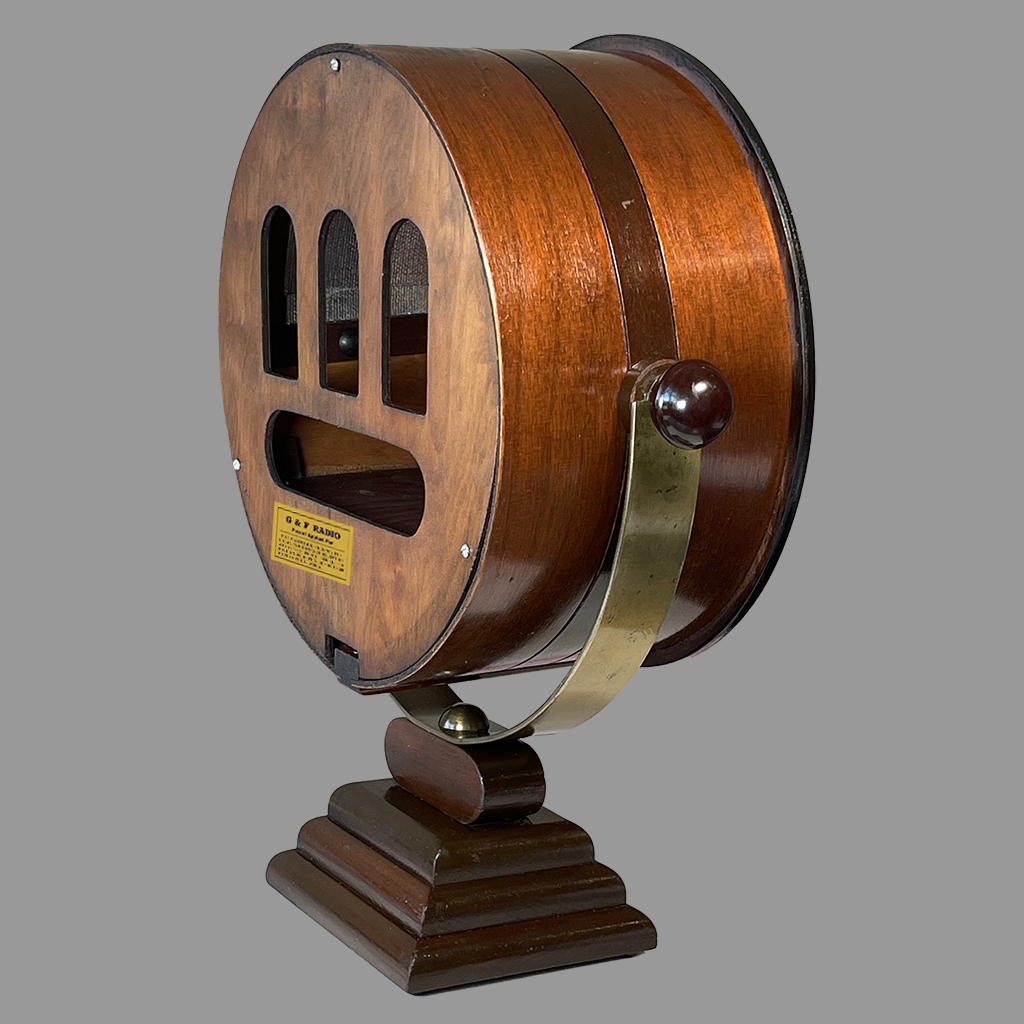 Antique Radio Restorations Retailing the Original Finish