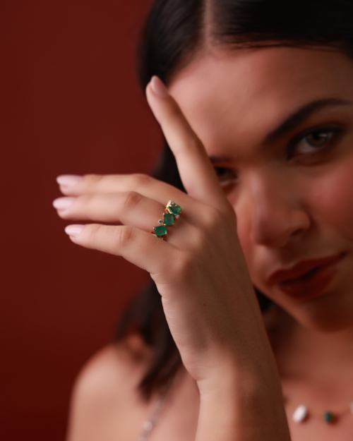 choosing diamond ring for her