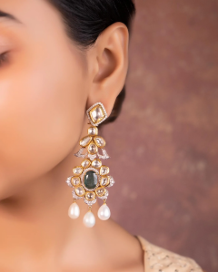 dangle earrings for heart face shape