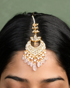 maang tikka for banarasi saree