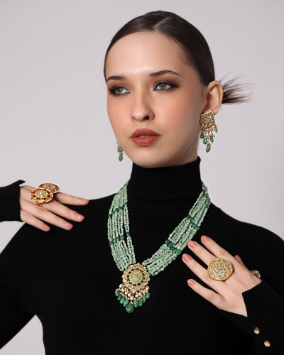pairing earrings with neckline