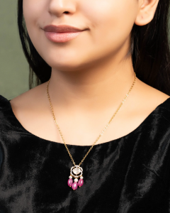 diamond necklace for jeans and tops