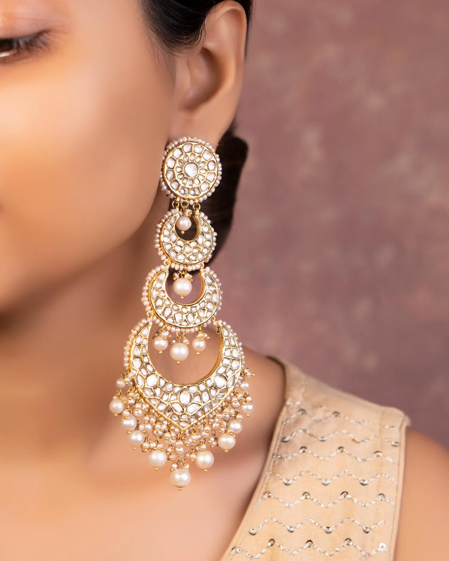 how to style heavy earrings