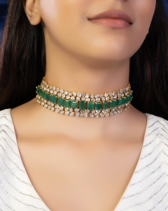 emerald choker with earrings