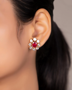 how to wear diamond studs