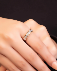 curve diamond ring