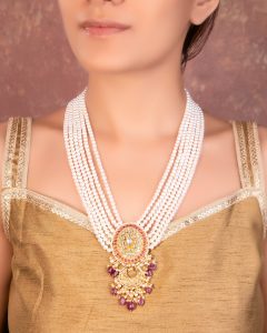 heavy bead pendant for silk saree
