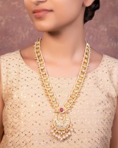 long necklace for modern saree