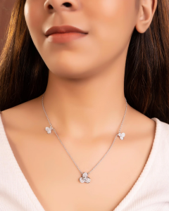 necklace for Cropped top and high waisted jeans