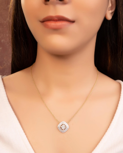 necklace for puff sleeved tops