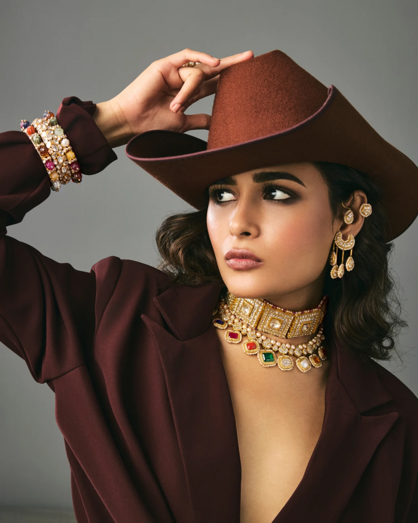 celebrity gold jewel trends