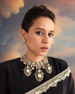jewellery for black saree
