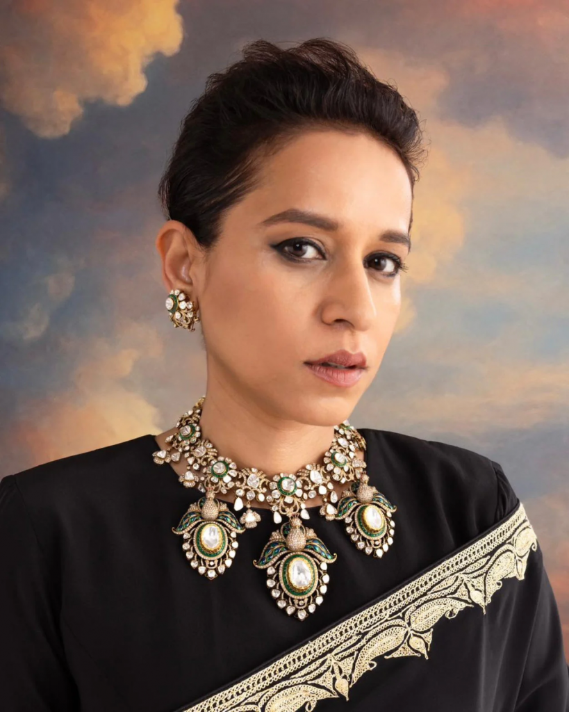 jewellery for black saree