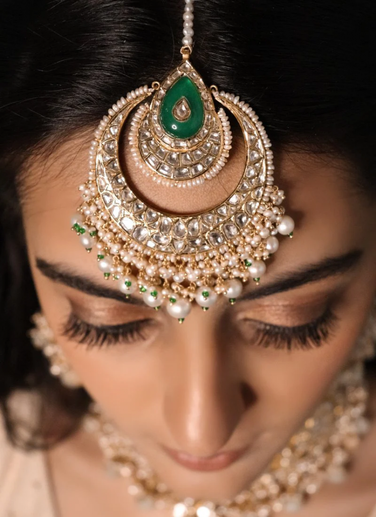 maang tikka for kerala saree
