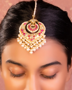 maang tikka for red lehenga