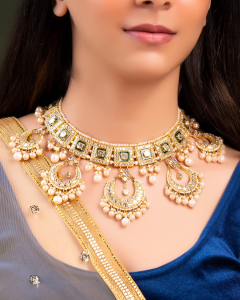 necklace for u neck dress