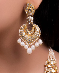 styling chandbali with dress neckline