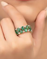 trending emerald rings