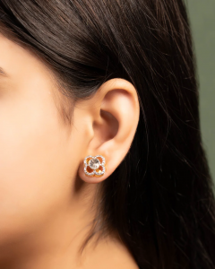 when to wear minimal jewellery