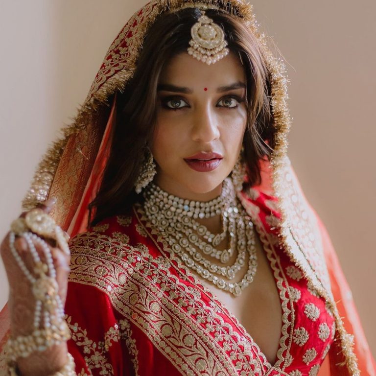 jewellery for red lehenga bride