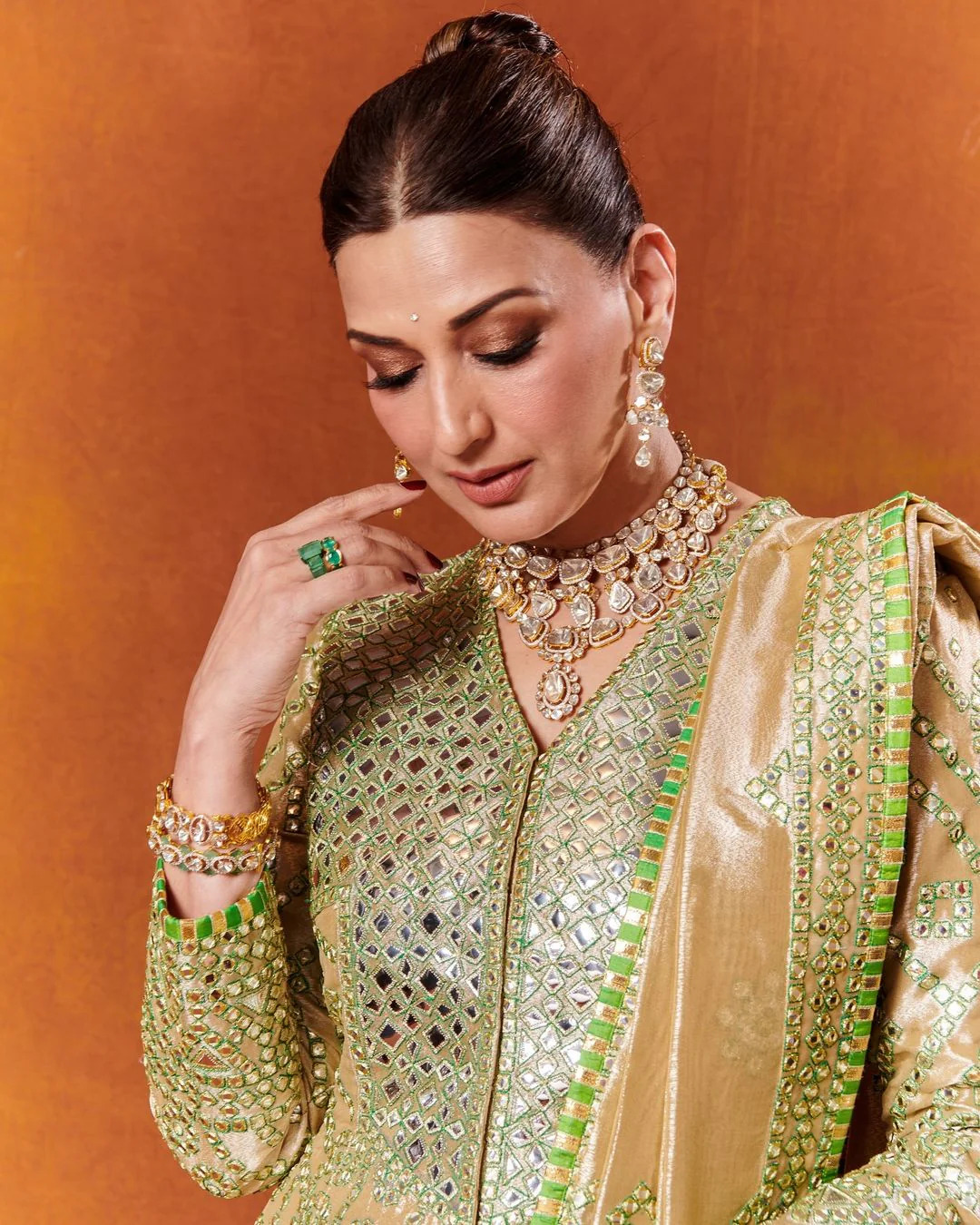 pendant-necklace-for-green-dress