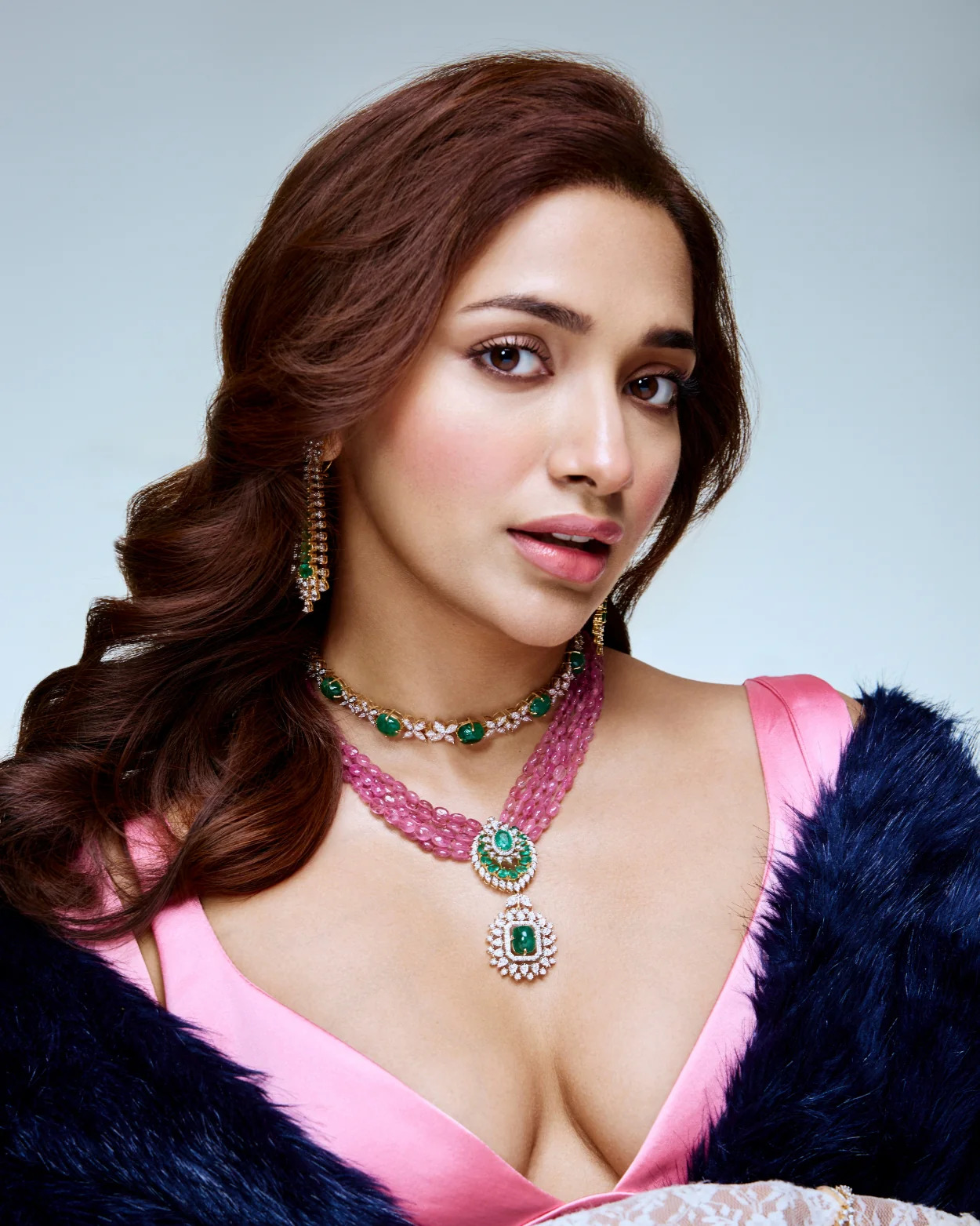emerald necklace for blue dress