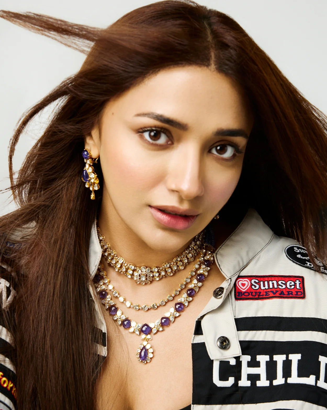 jewellery-styles-for-black-dress