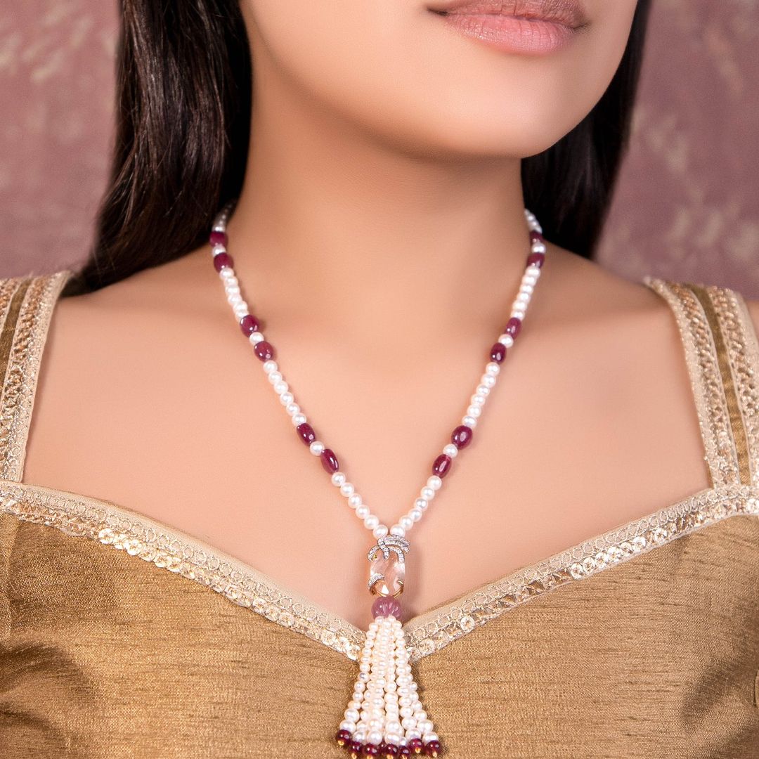 beaded pendant for saree