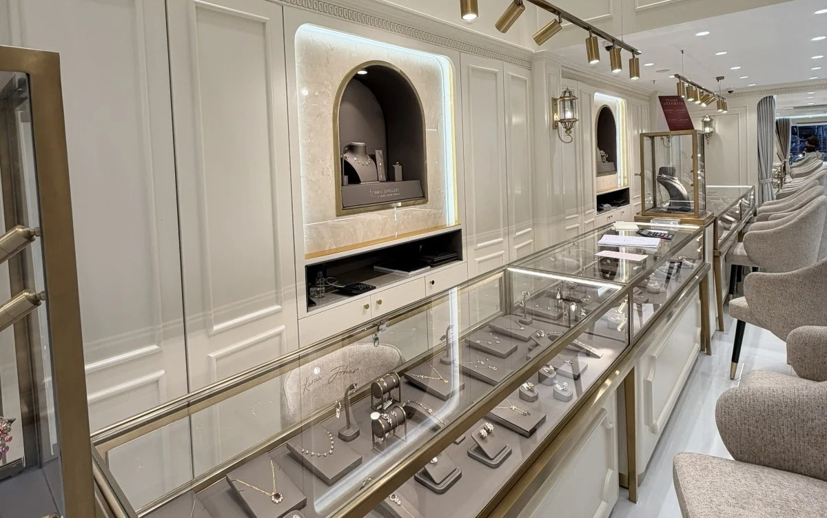 tyaani-surat-store