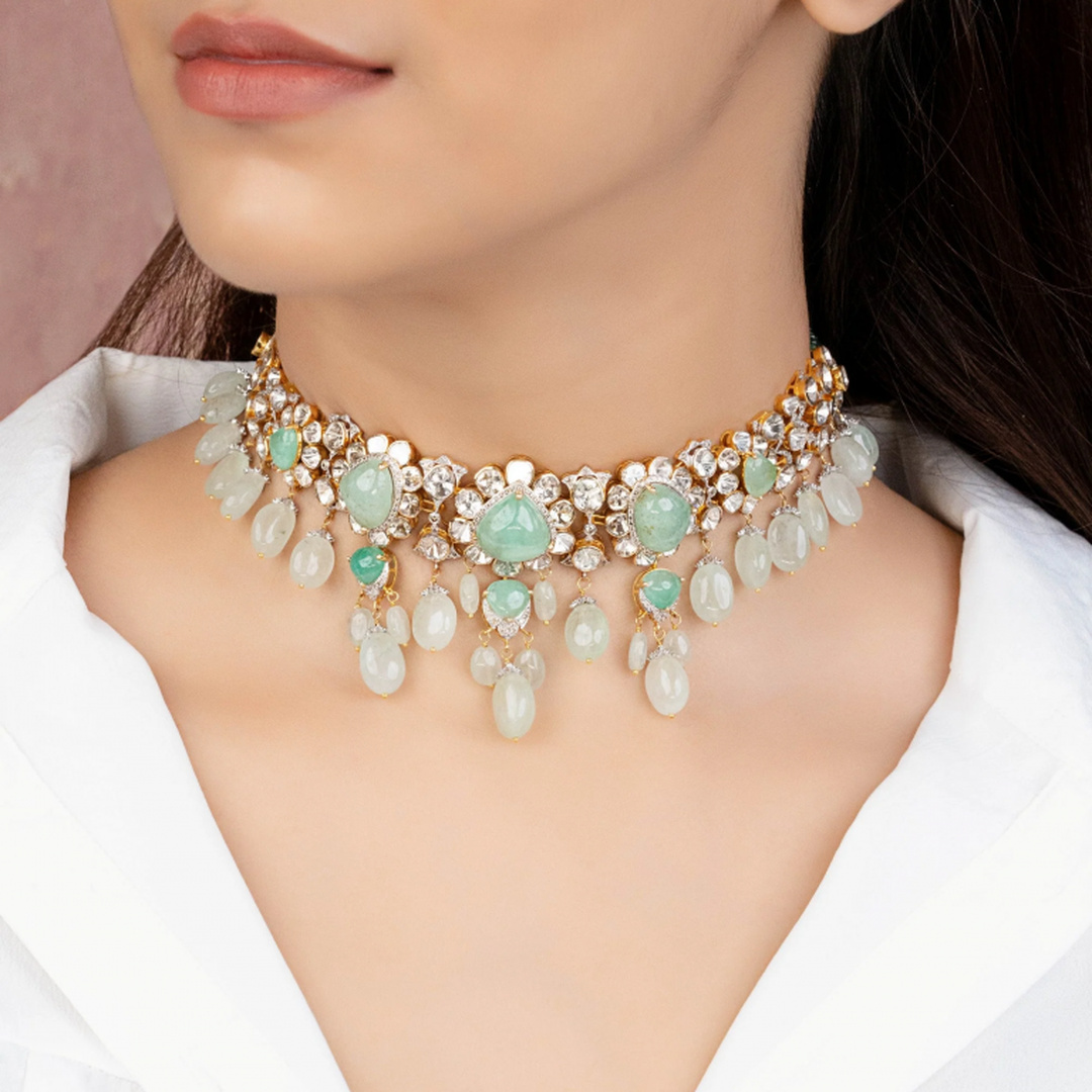 emerald necklace for festive look