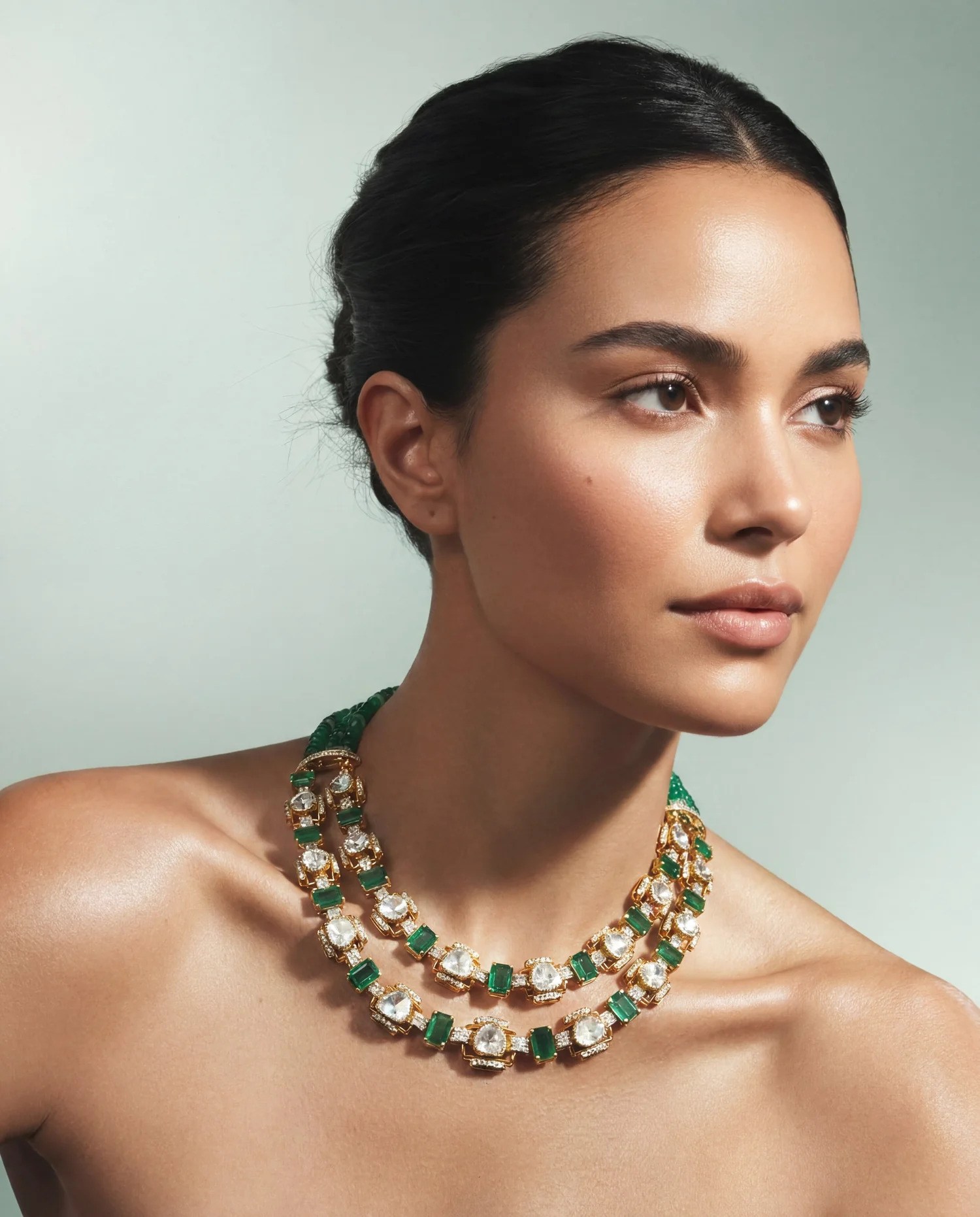 emerald green jewellery for peach dress
