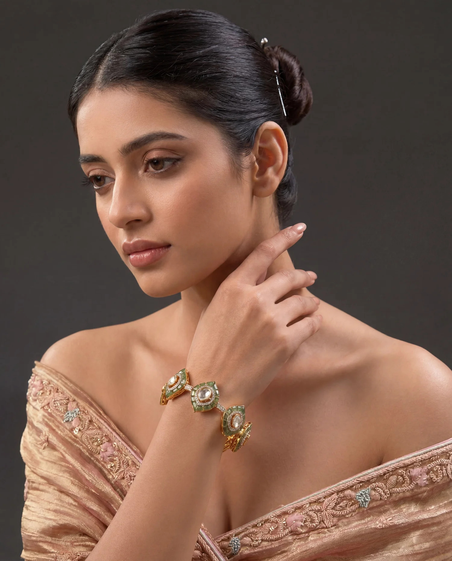 how to style jewellery on peach dress