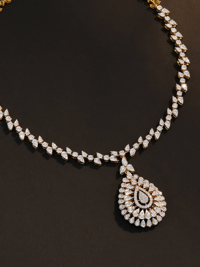 Open vs Closed Diamond Setting - Which One Should You Choose? – Tyaani ...